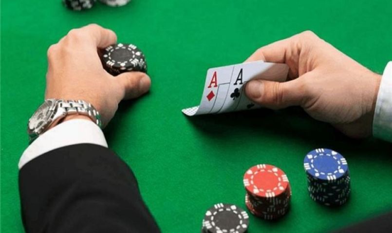 Giải quí rõ nét và dễ dàng nắm bắt thắc mắc bluff nhập Poker là gì?